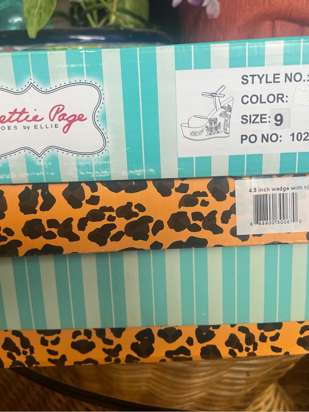 Bettie Page enchanted tiki platforms sz 9 - Picture 9 of 11